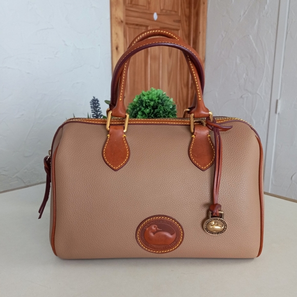 Dooney & Bourke, AWL, 3.0 Barrel Satchel 28, in Taupe - Picture 5 of 16